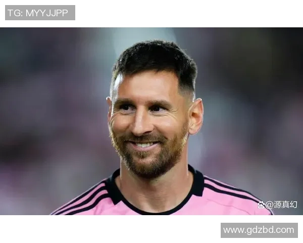 足球明星不惧外貌与身高勇敢接受采访分享真实自我与奋斗故事